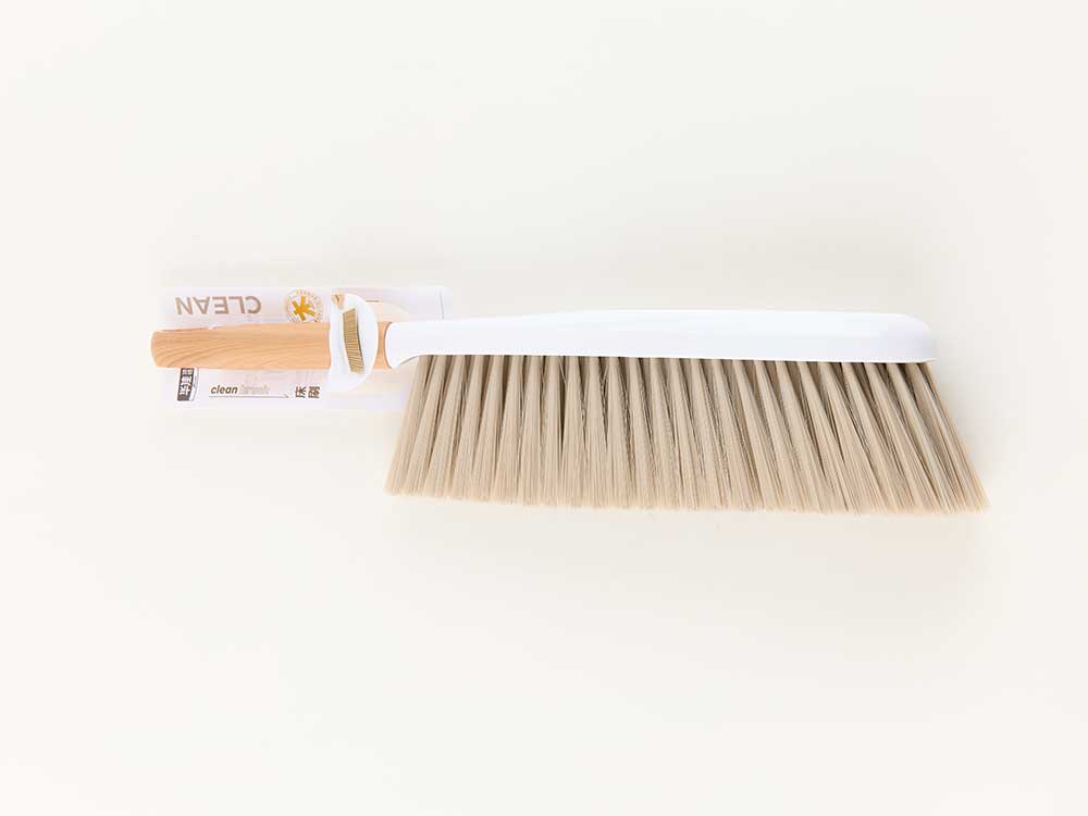 Bed brush
