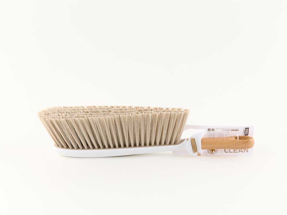 Bed brush